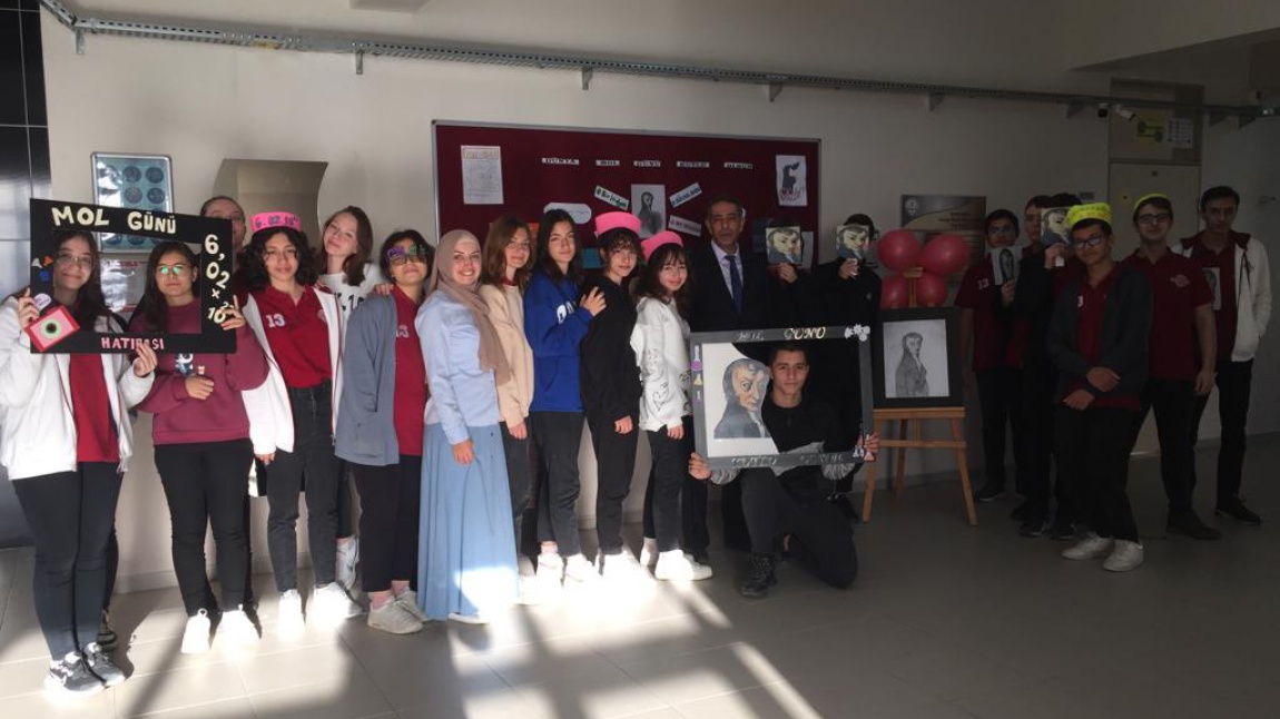 Karacabey Ulviye Matlı Fen Lisesi Öğrencileri, Dünyada Her Yıl Kutlanan Mol Günü'nü Bu Yıl Da Coşkuyla Kutladı