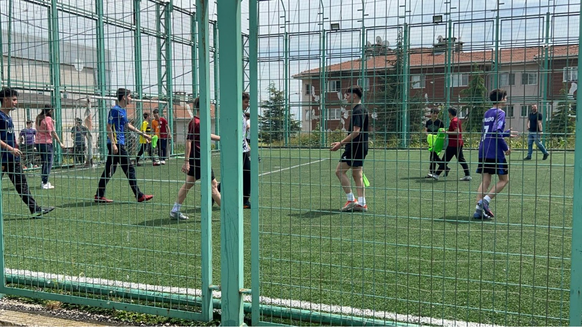 Sınıflararası Futbol Müsabakaları sonucunda 9/C sınıfı birinci olmuştur.